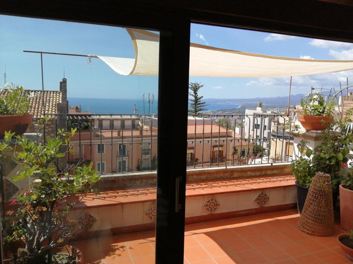 Aly Art Apartment Taormina Duomo, Gulf & Etna View Esterno foto