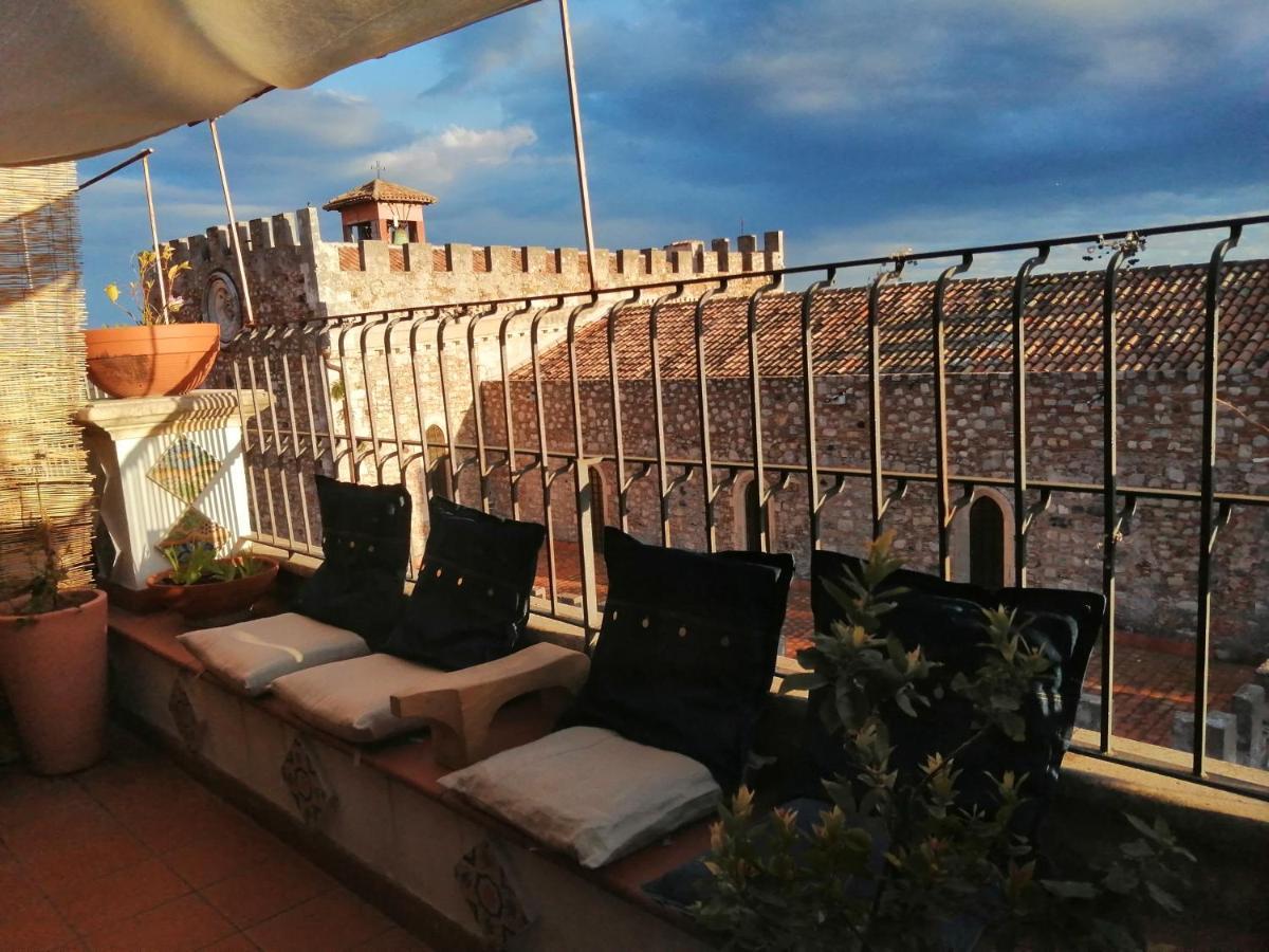 Aly Art Apartment Taormina Duomo, Gulf & Etna View Esterno foto